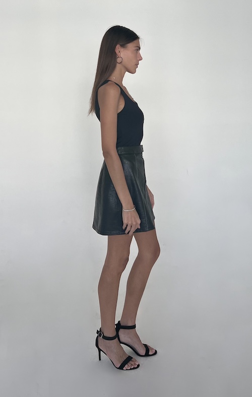 Full-length profile photo example